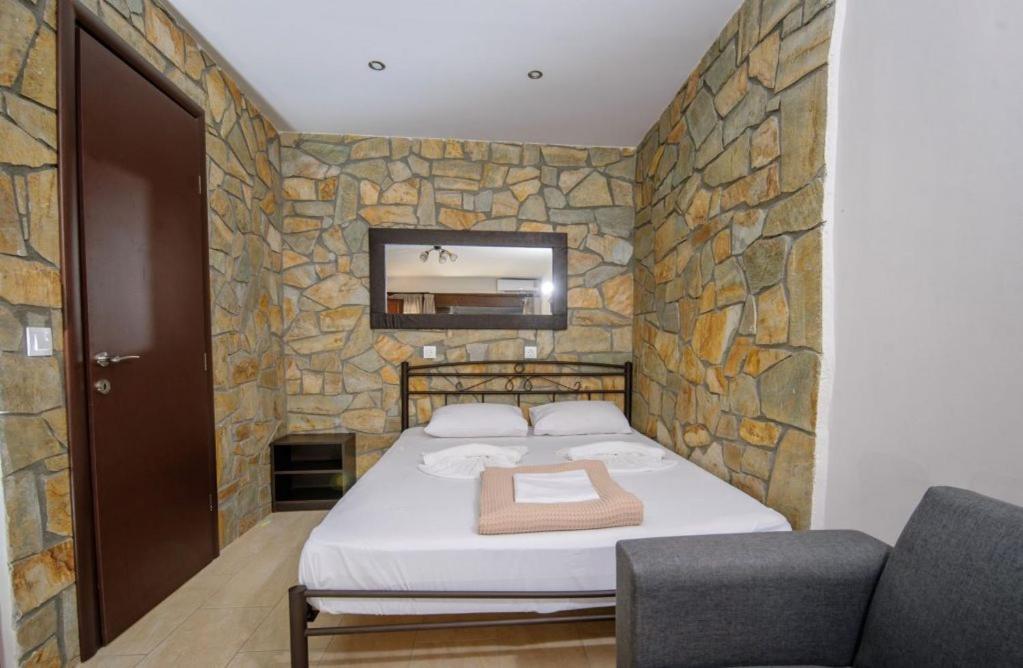 Stone Suites Pefkochori Exterior photo