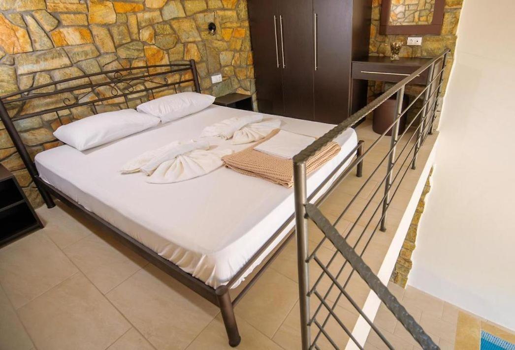 Stone Suites Pefkochori Exterior photo